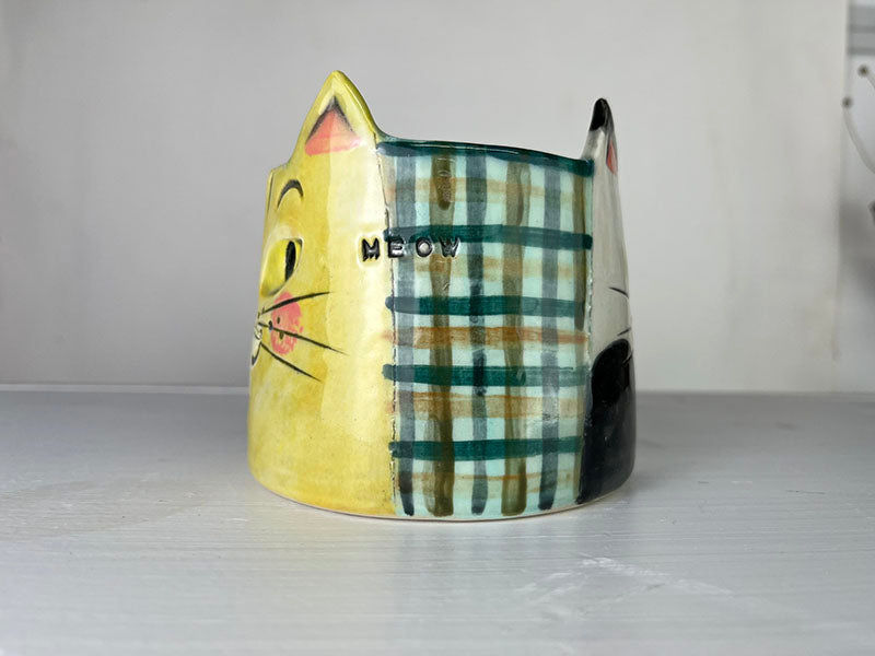 Porcelain Cat Brush Cup B