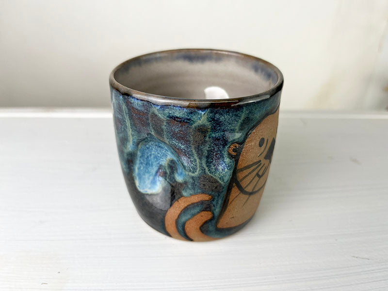 Stoneware Otter Cup A