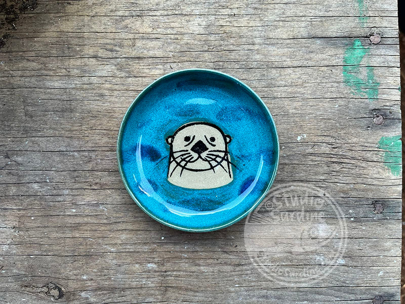 Otter Stoneware Dish D