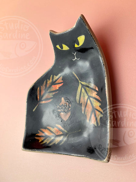 Side-eye kitty cat stoneware trinket dish C