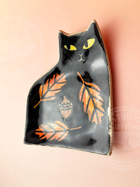 Side-eye kitty cat stoneware trinket dish A