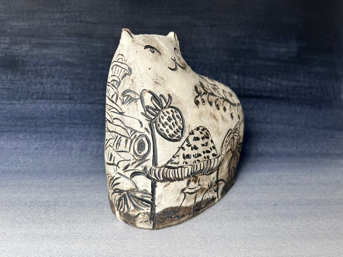 Woodland Cat Sgraffito Sculpture