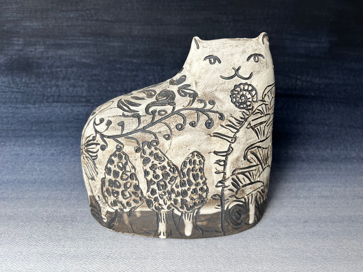 Woodland Cat Sgraffito Sculpture