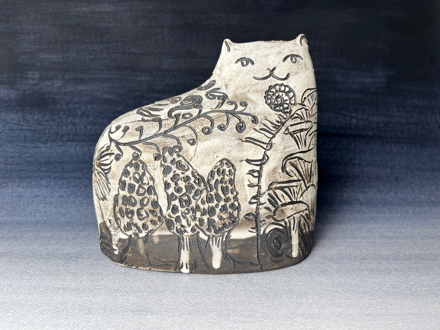 Woodland Cat Sgraffito Sculpture