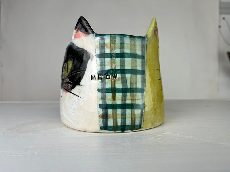 Porcelain Cat Brush Cup B