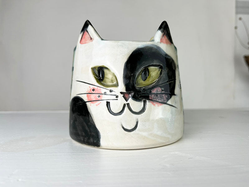Porcelain Cat Brush Cup B