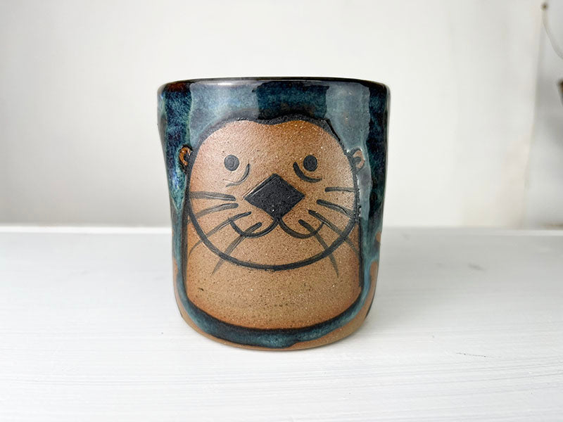 Stoneware Otter Cup A