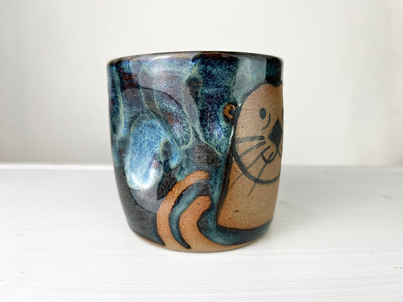 Stoneware Otter Cup A