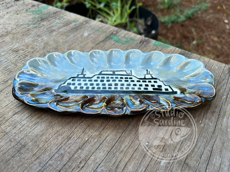 Scalloped Oval Stoneware Ferry Boat Dish A