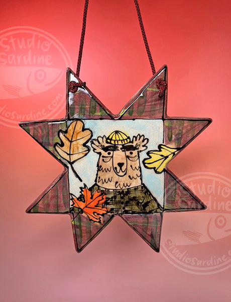 Hanging eight-pointed-star wall ceramic tile with fall bear and leaves