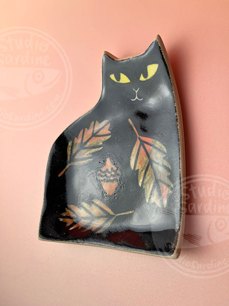Side-eye kitty cat stoneware trinket dish B